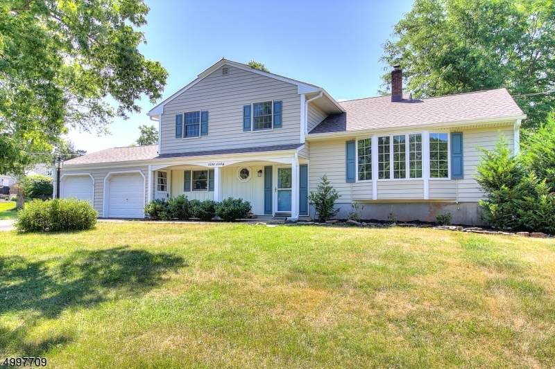 960 Ardsley Ln - Photo 1