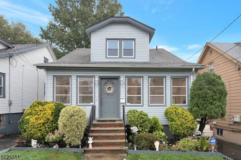 1581 N Hillcrest Ter - Photo 1