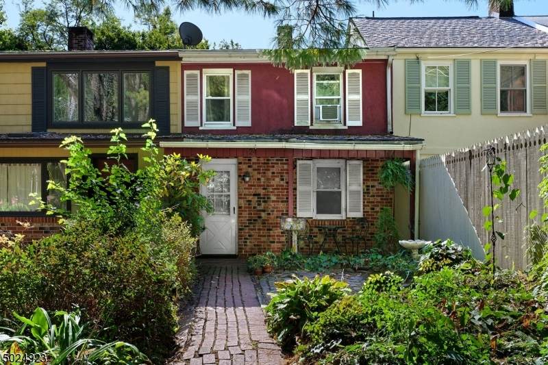 24 Brunswick Ave - Photo 1