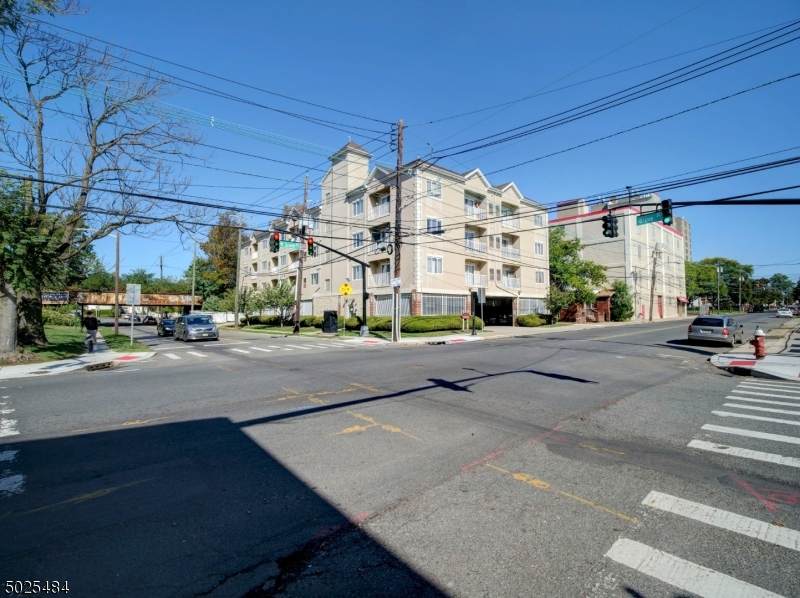 349 W Grand St - Photo 1
