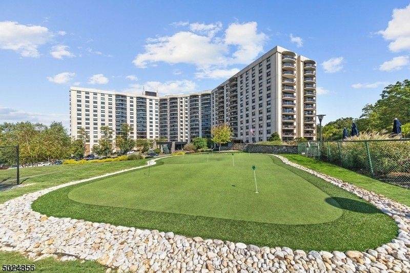 2 Claridge Dr 6Dw - Photo 1