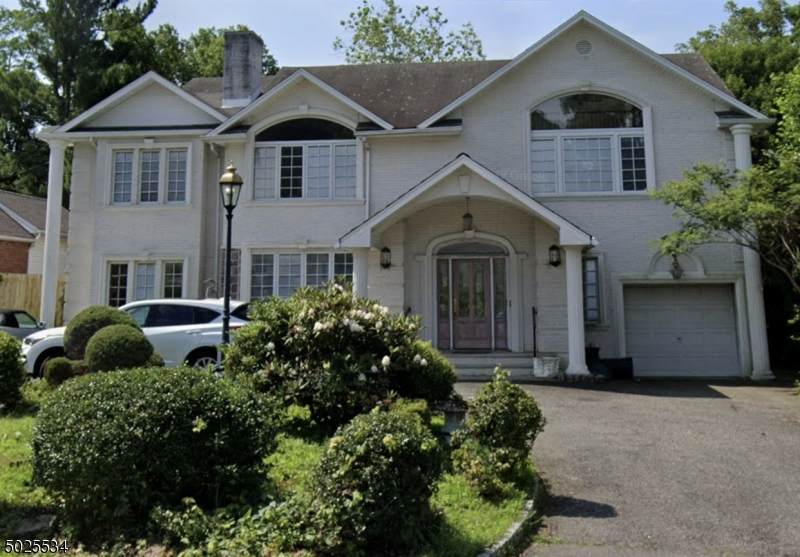 120 Jackson Ave - Photo 1