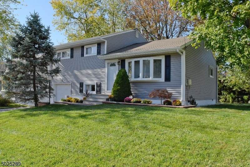 241 Perry St - Photo 1