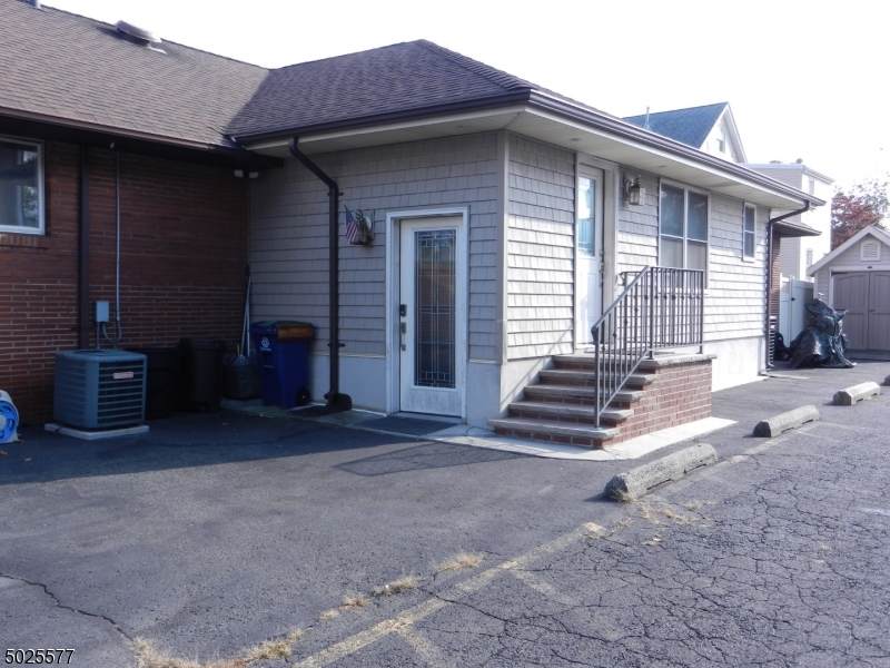 16 Lincoln Blvd - Photo 1