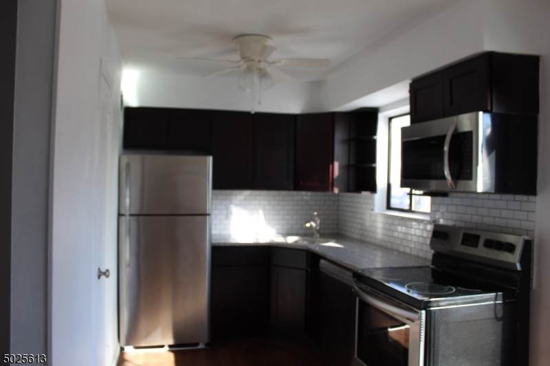 102 Stonegate Ln - Photo 1