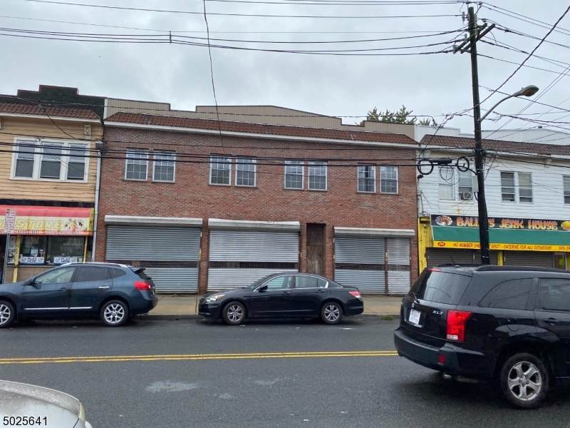 710 Chancellor Ave - Photo 1