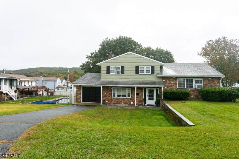 25 Hillside Ave - Photo 1