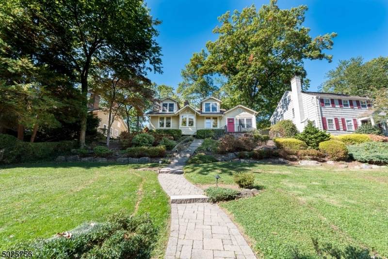 21 Maplewood Ave - Photo 1