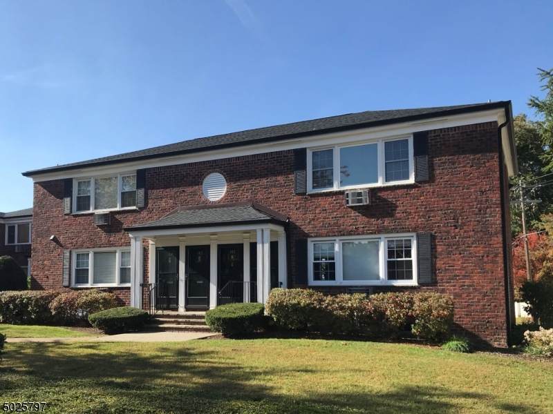102 Pitney Pl - Photo 1