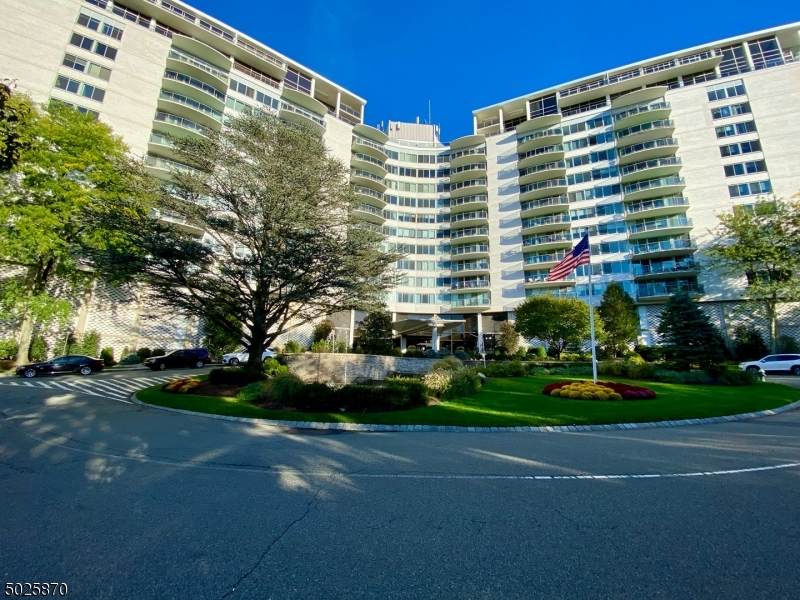 1 Claridge Dr 726 - Photo 1