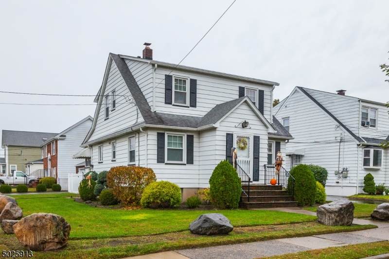 65 La Salle Ave - Photo 1