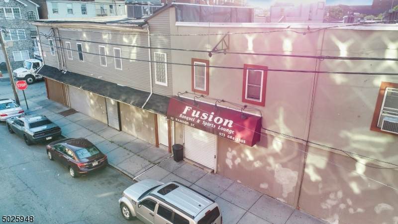 35 Essex St - Photo 1