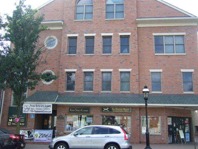 29 Alden St - Photo 1