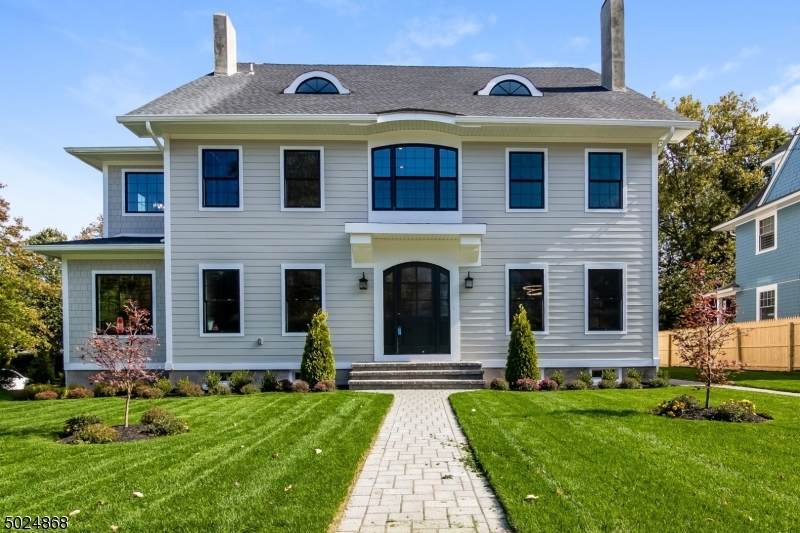 411 Park St - Photo 1