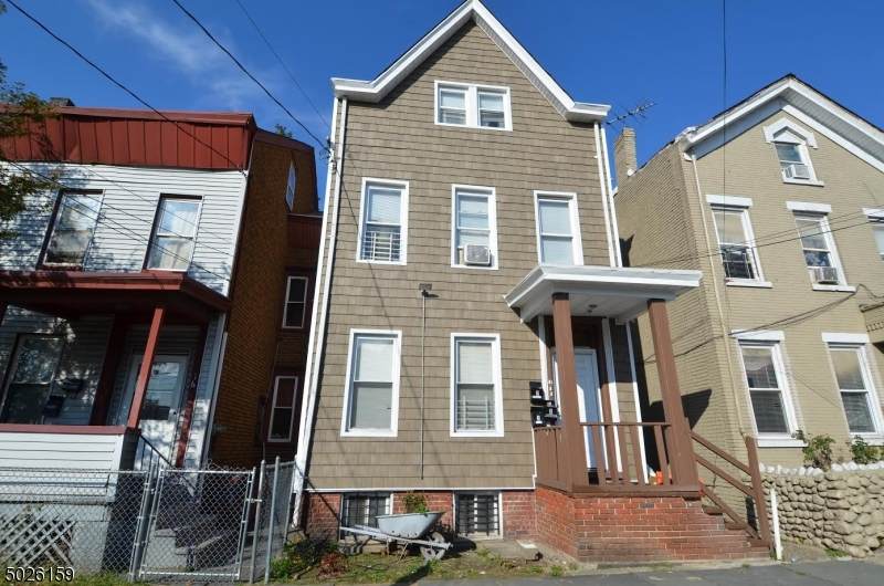 14 N Straight St - Photo 1
