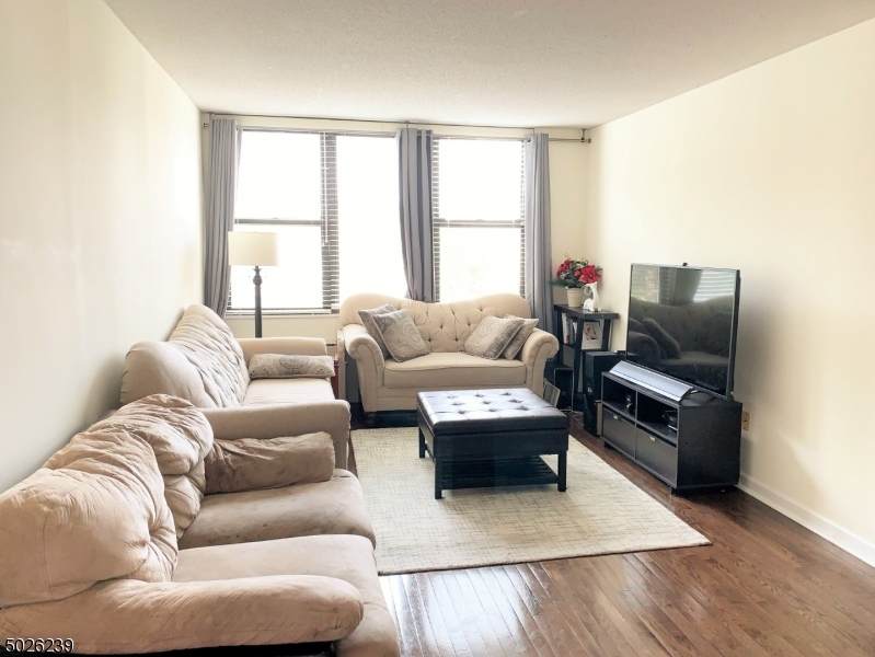 9019 Wall St - Photo 1