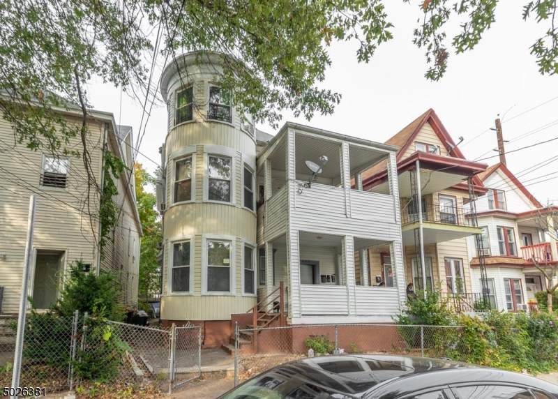 473 Park Ave - Photo 1
