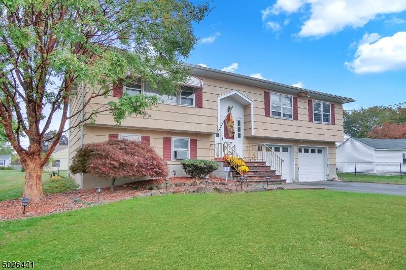 8 Woodridge Ter - Photo 1