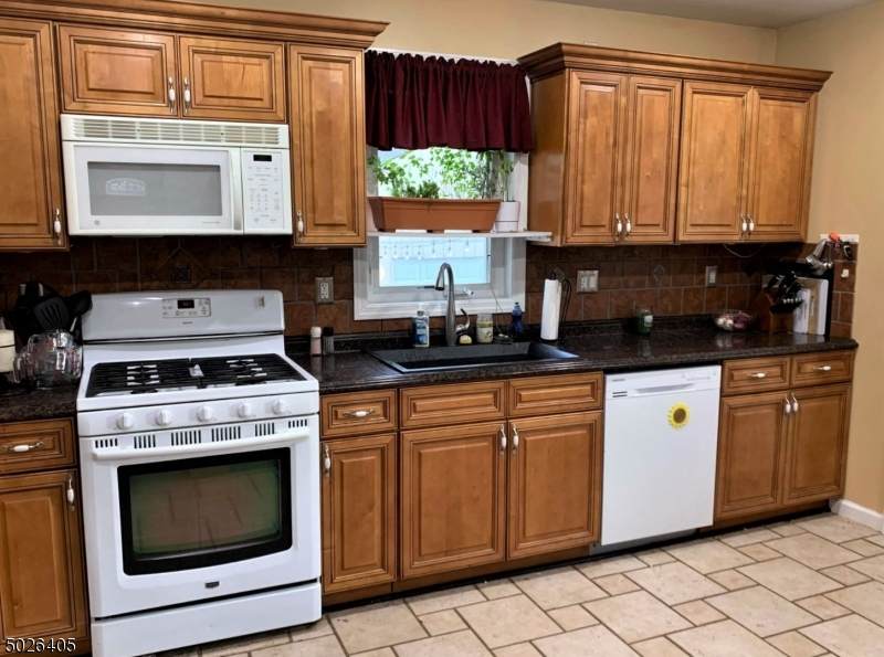 910 Lincoln Ave - Photo 1