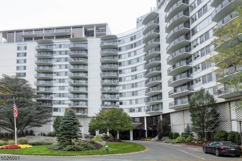 1 Claridge Dr 915 - Photo 1