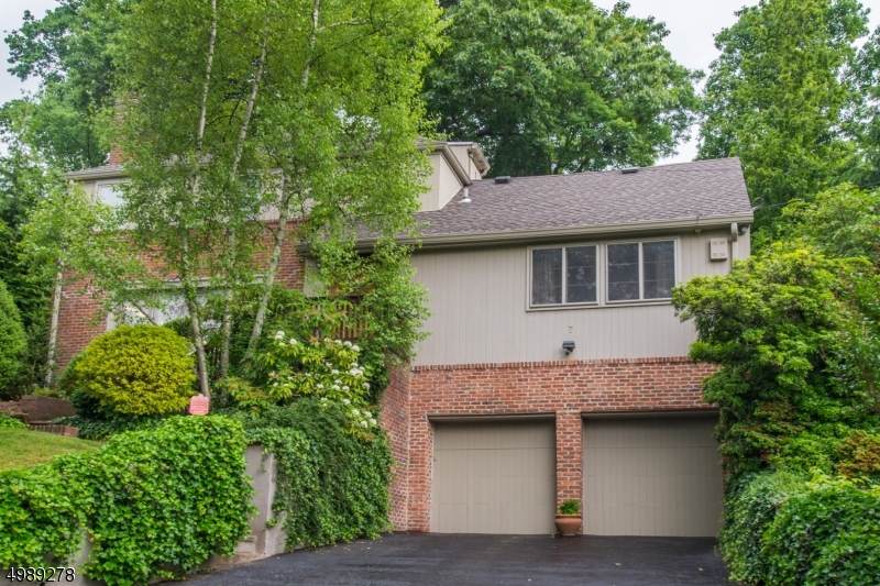 7 Beaumont Ter - Photo 1