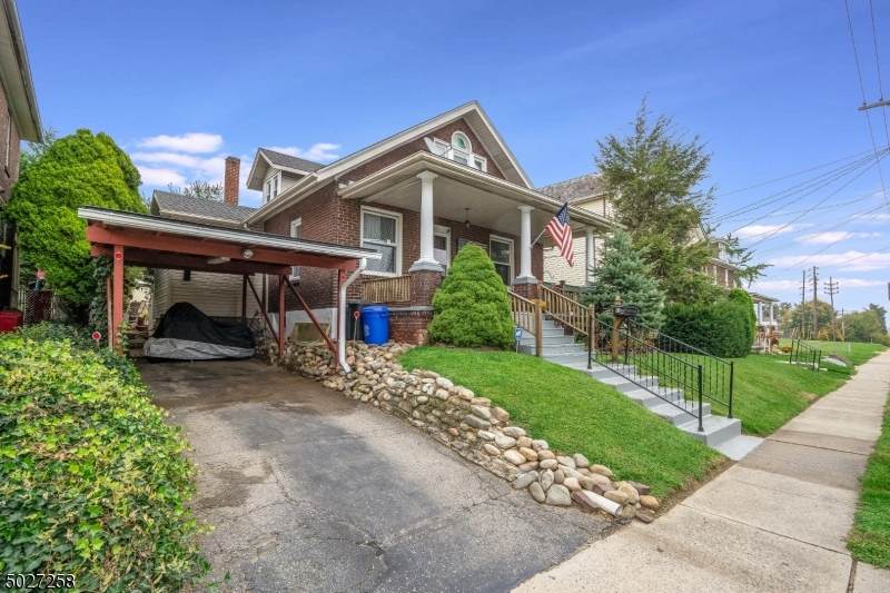 421 Warren St - Photo 1