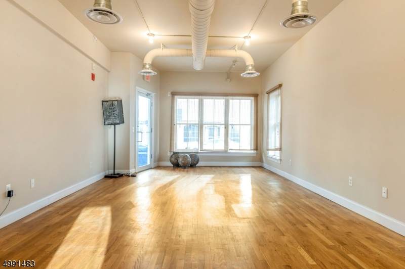 310 Main St - Main Level - Photo 1