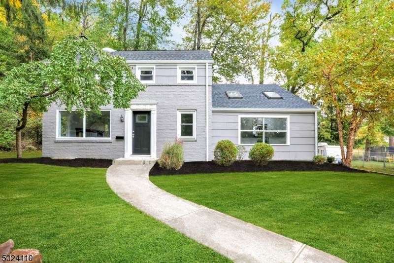 171 Victor St - Photo 1