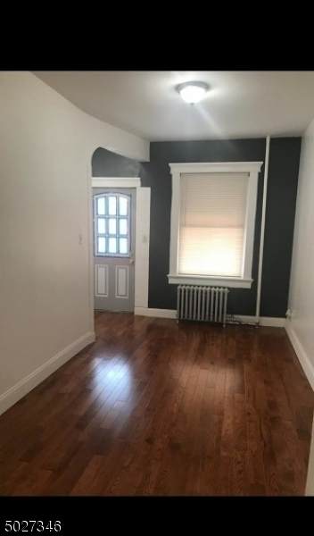 924 E Grand St - Photo 1