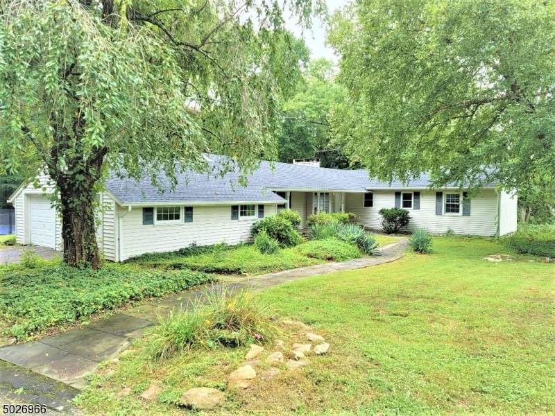 15 Dogwood Dr - Photo 1