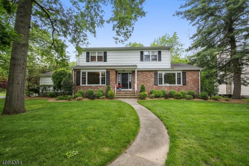 94 Sycamore Ave - Photo 1