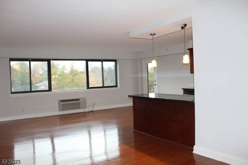 60 E Pkwy Dr - Photo 1