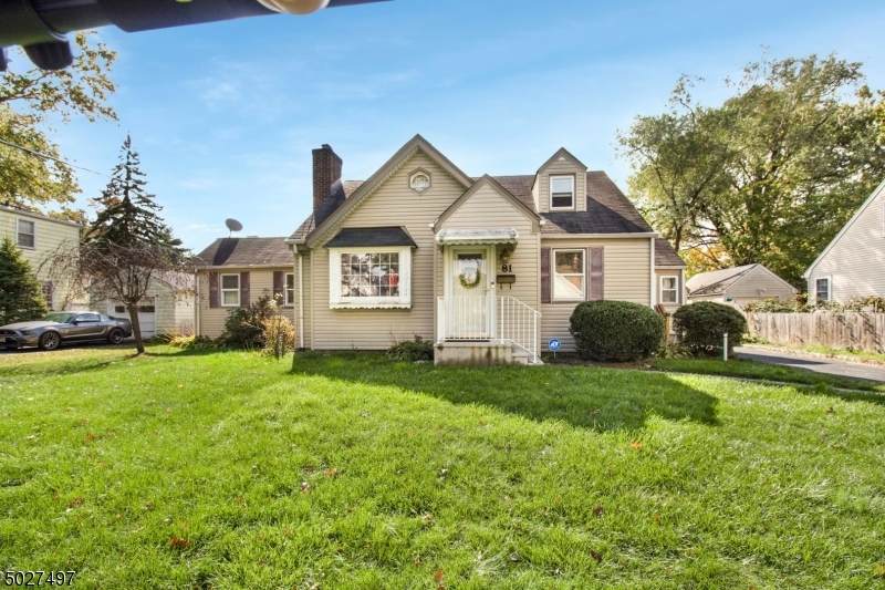 81 Oneida Ave - Photo 1