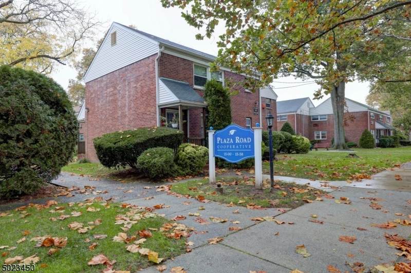 15 N Plaza Rd - Photo 1