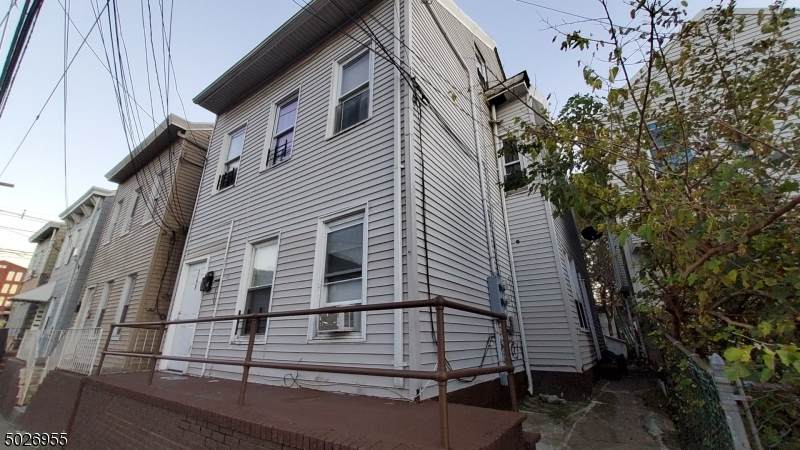 148 20TH AVE - Photo 1