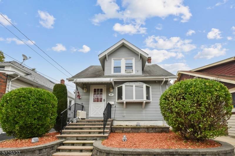 17 Byron Pl - Photo 1