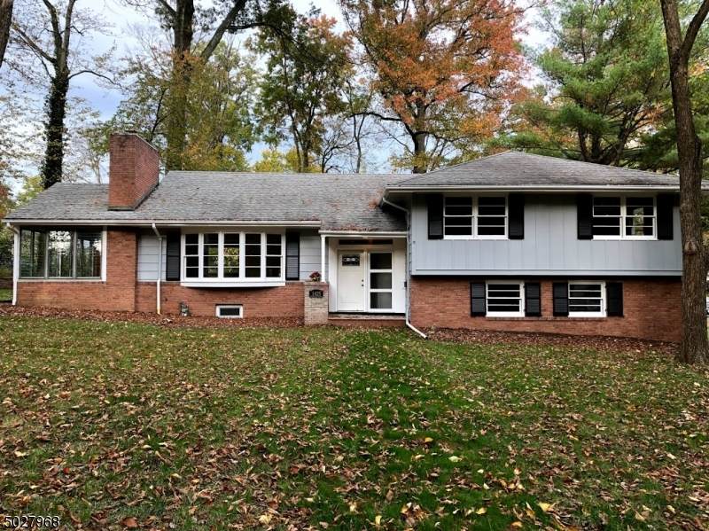 1425 Golf St - Photo 1