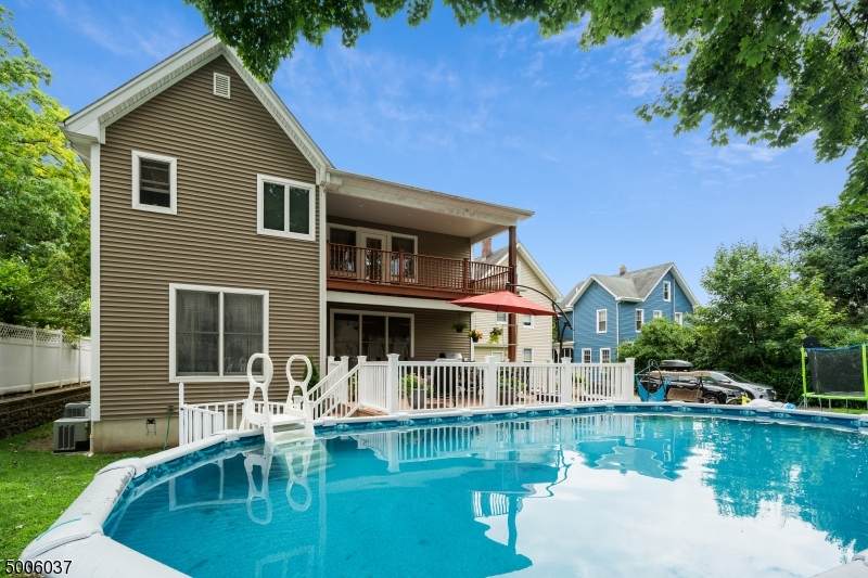423 Washington St - Photo 1