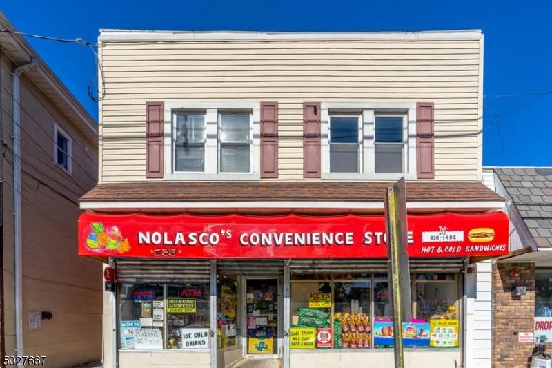 235 Hollywood Ave - Photo 1