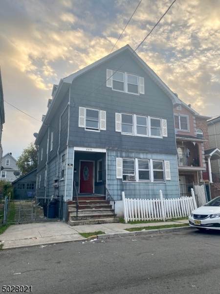 1032 Olive St - Photo 1
