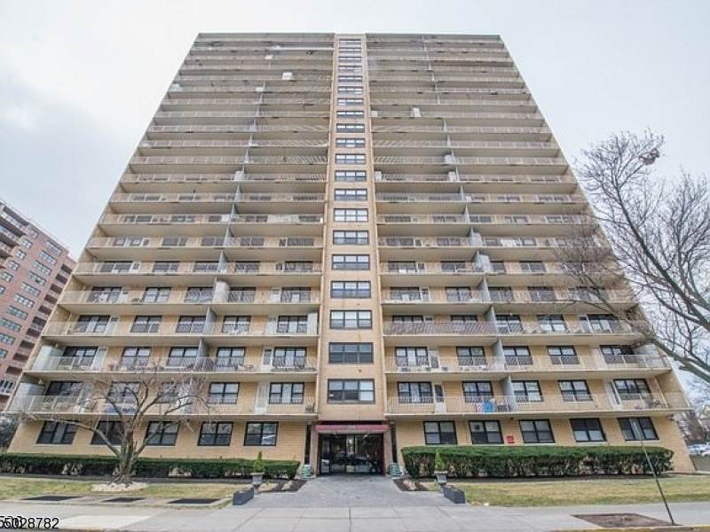 285 Aycrigg Ave - Photo 1