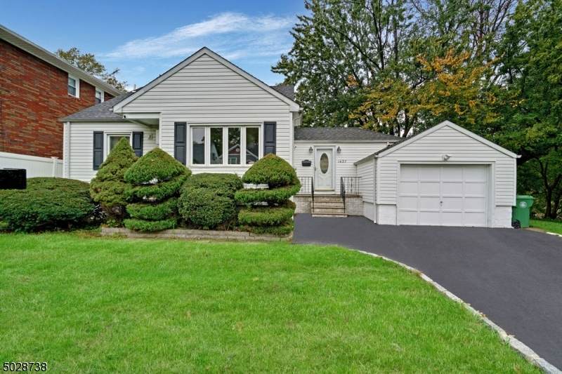 1427 Hussa St - Photo 1