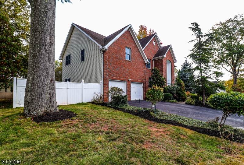 2 Peru St - Photo 1