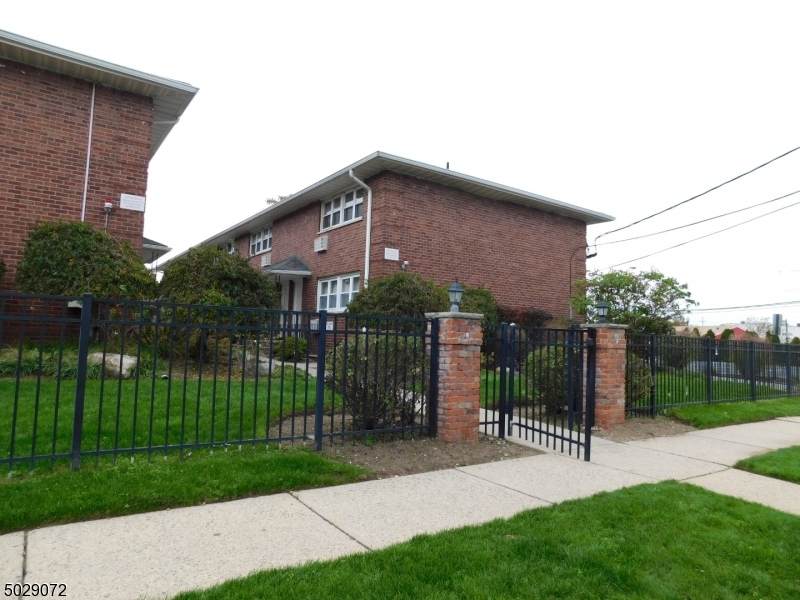 395 Park St - Photo 1