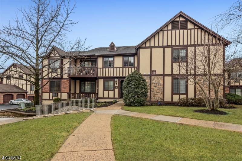 18 Manchester Ct - Photo 1