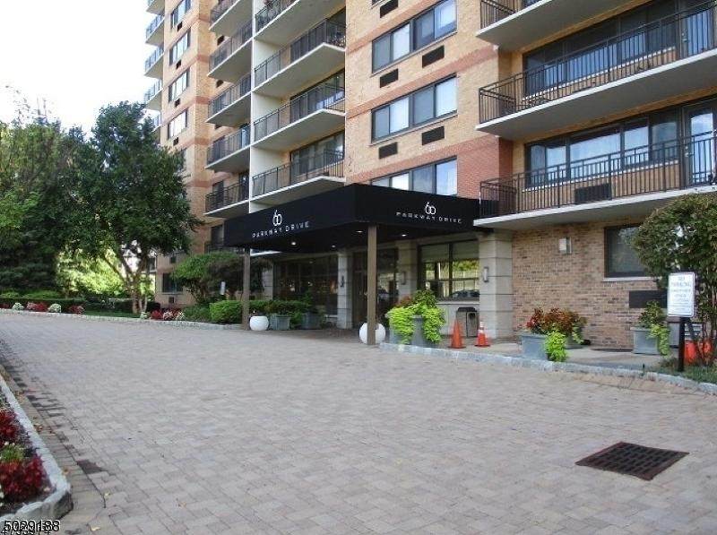 60 Parkway Dr E - Photo 1