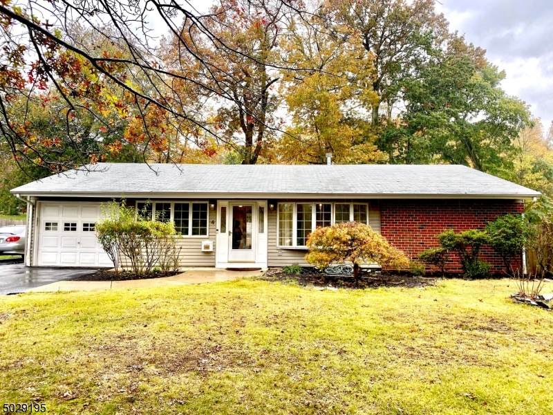 4 Hawthorne Rd - Photo 1