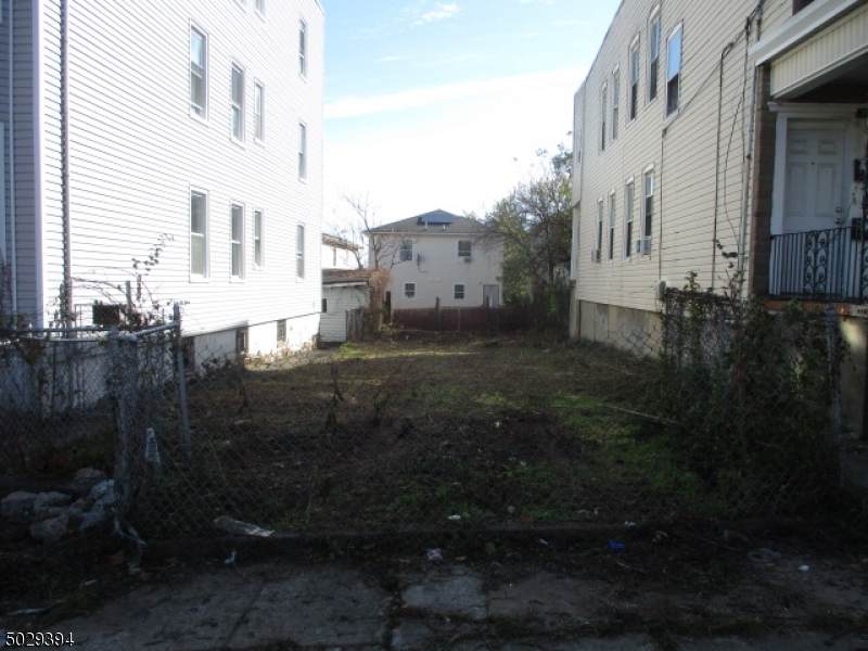 372 Peshine Ave - Photo 1