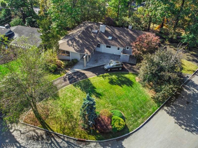 672 Brentwood Dr - Photo 1
