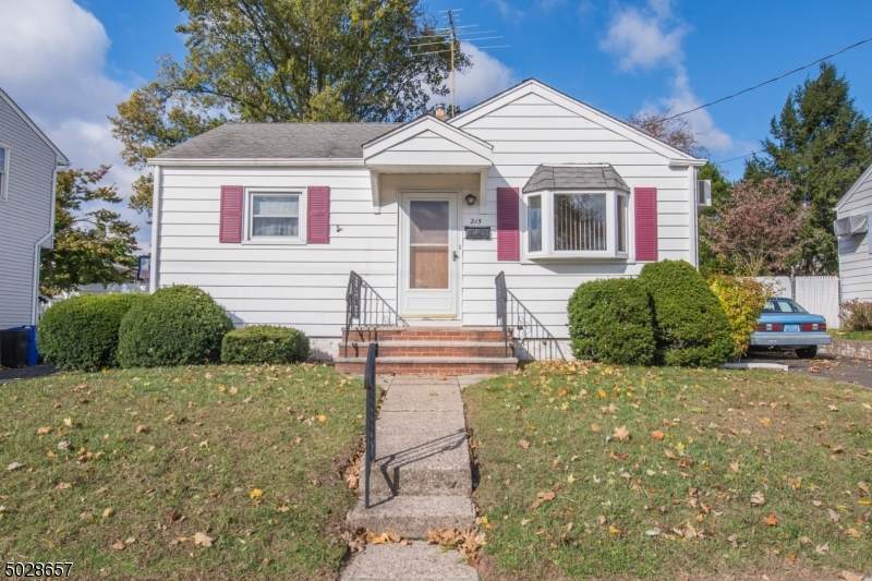 215 Washington Pl - Photo 1